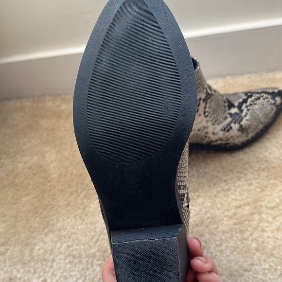 Universal Thread Snakeskin Grey Black Booties - Picture 3 of 4